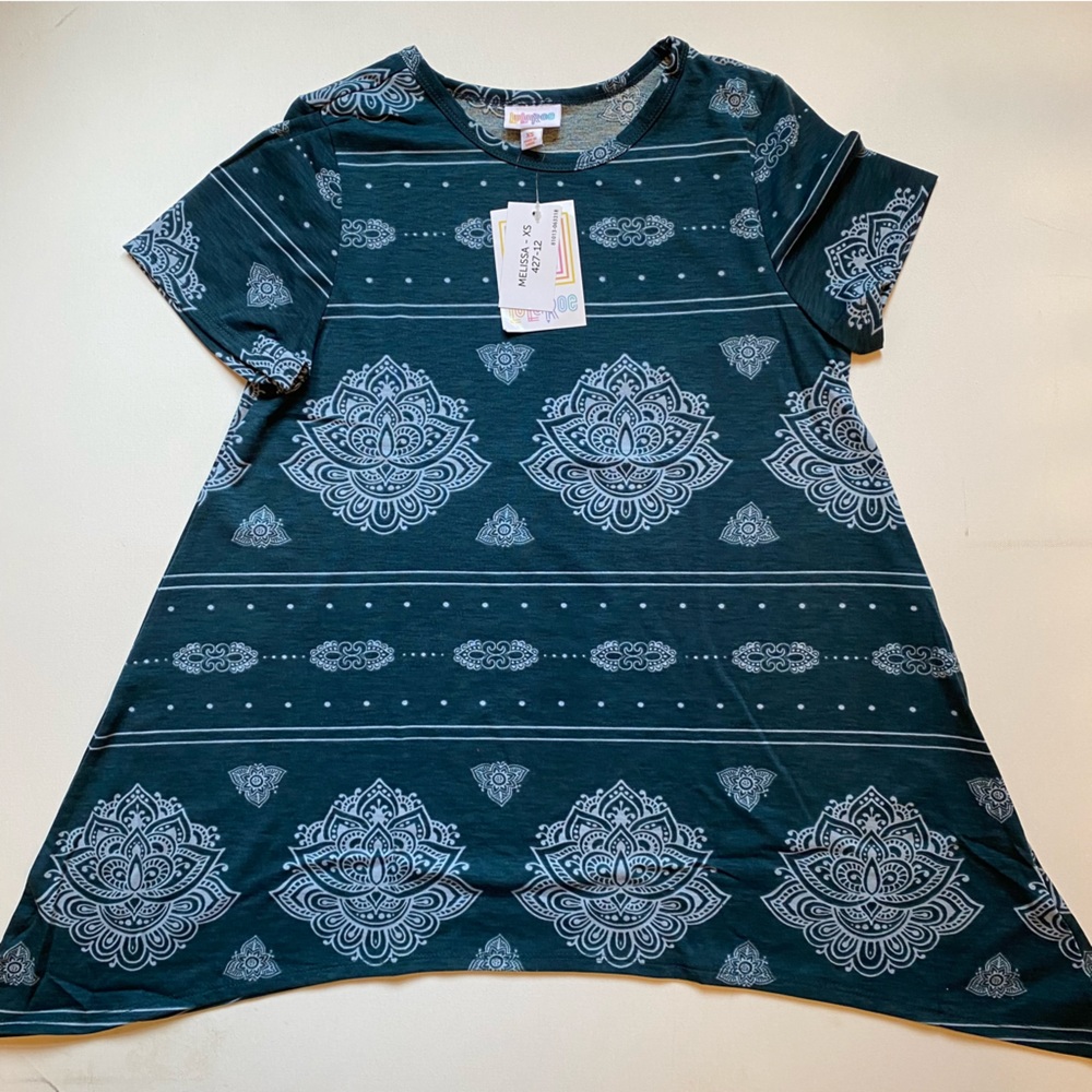 Lularoe Melissa shark bite hem tunic